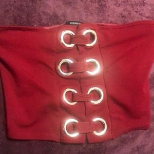 Fits like a bandeau!  Cute summer top!